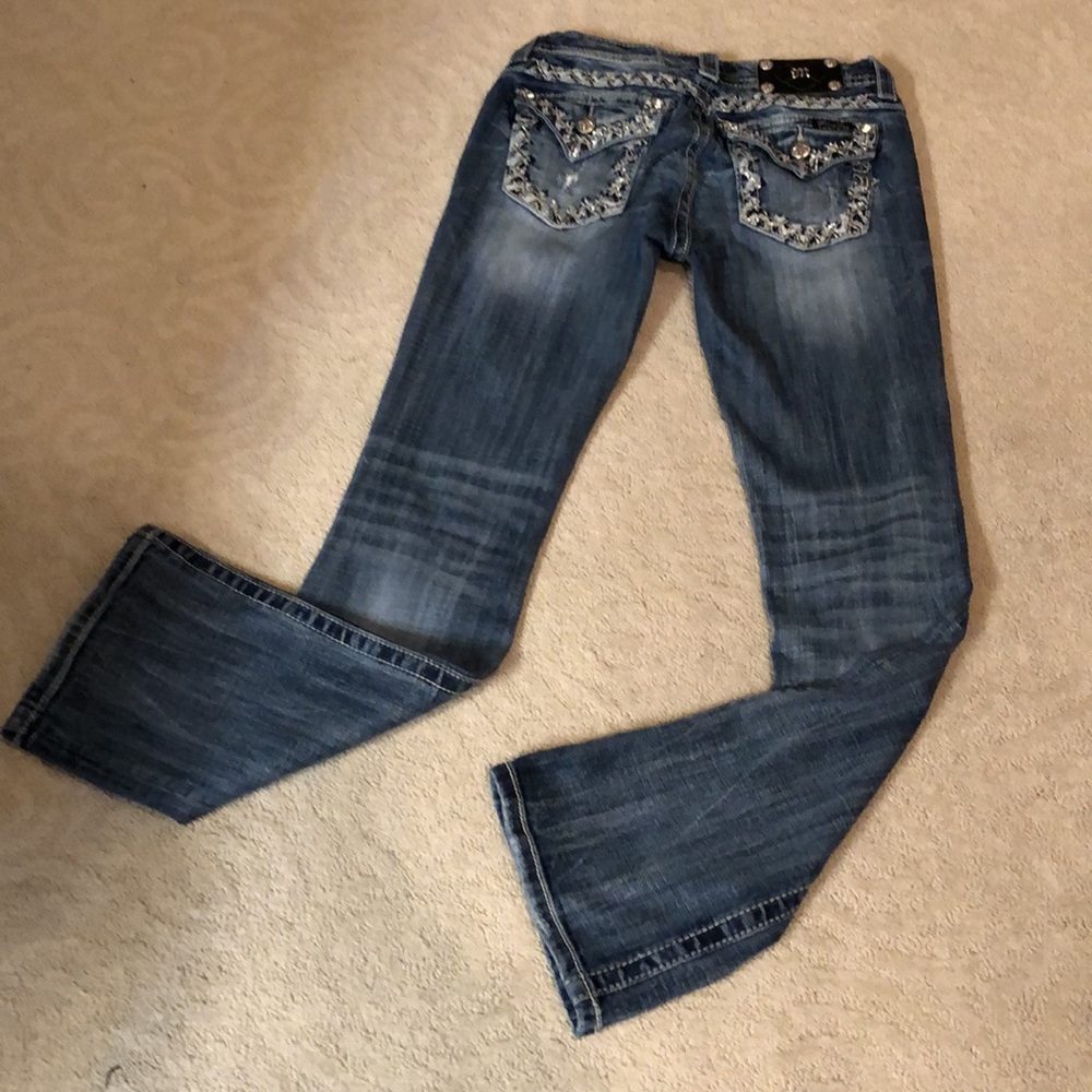 Miss Me Sz 27 boot cut embellished jeans w/factory distressing/wiskering EUC!